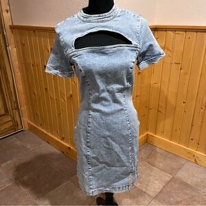 Trending denim dress retro style 90’s vibe stonewashed